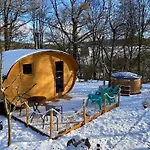 Luksusowy namiot Tiny Chotevice 2